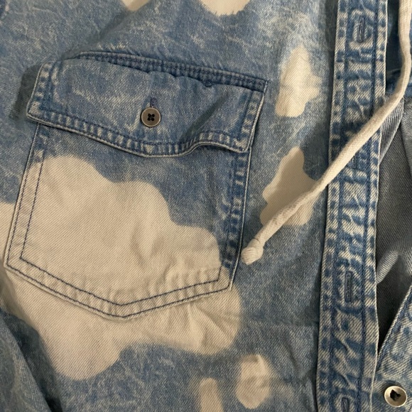 American Eagle Bleached Denim Cropped Hooded Jean Jacket - Picture 7 of 9